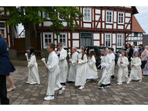 Feier der 1. Heiligen Kommunion in Sankt Crescentius (Foto: Karl-Franz Thiede)